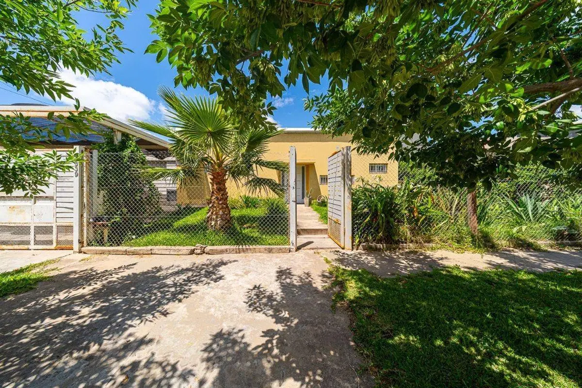 CASA EN VENTA EN ROLDAN 3