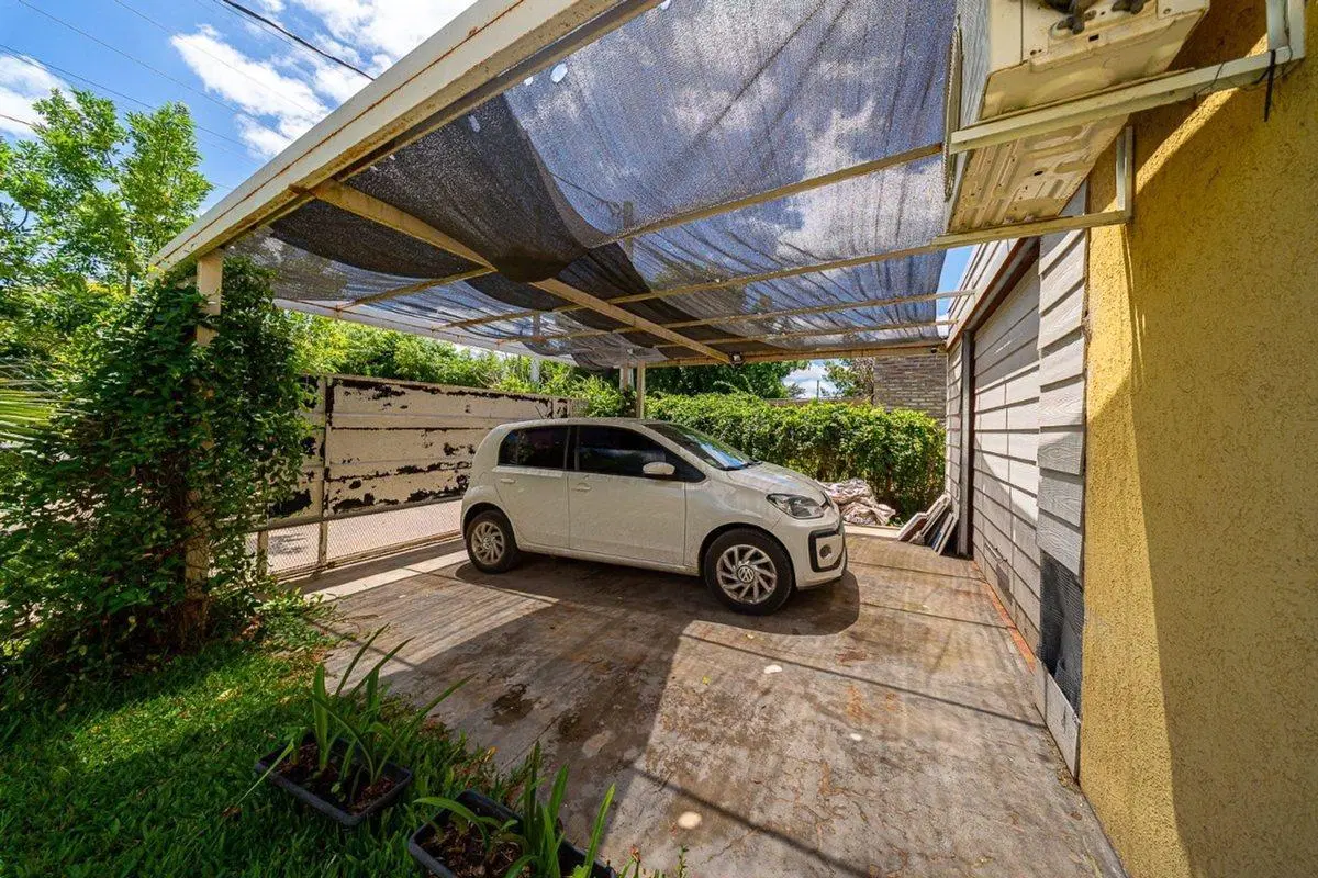 CASA EN VENTA EN ROLDAN 5