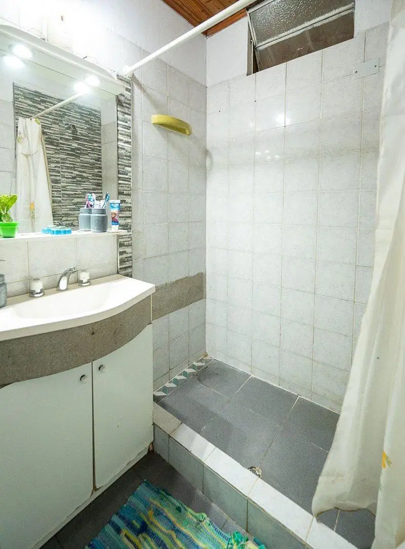 CASA EN VENTA 3 DORMITORIOS CON PATIO Y QUINCHO 3