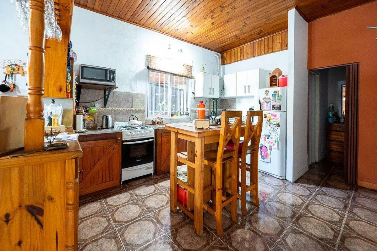 CASA EN VENTA 3 DORMITORIOS CON PATIO Y QUINCHO 5