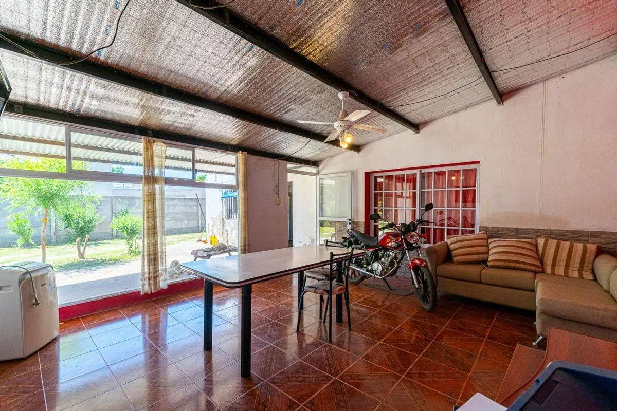CASA EN VENTA ALVAREZ CON DOS LOCALES 5