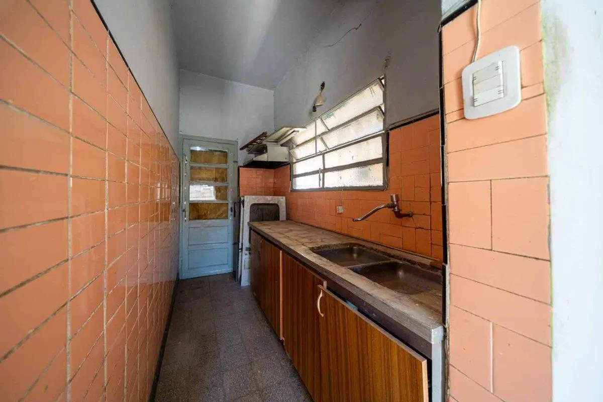 CASA EN VENTA A RECICLAR 2 DOMIRTORIOS CON PATIO 4
