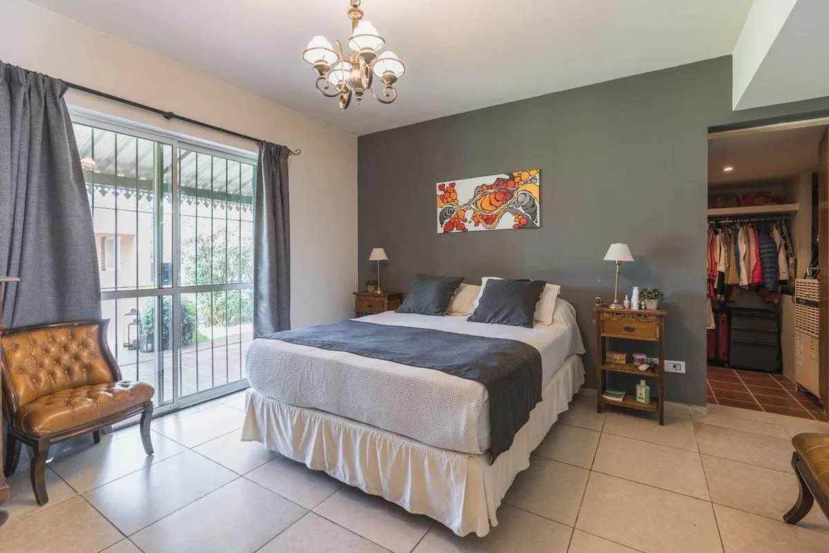 CASA EN VENTA EN SAN EDUARDO 3 DORMITORIOS PILETA 5