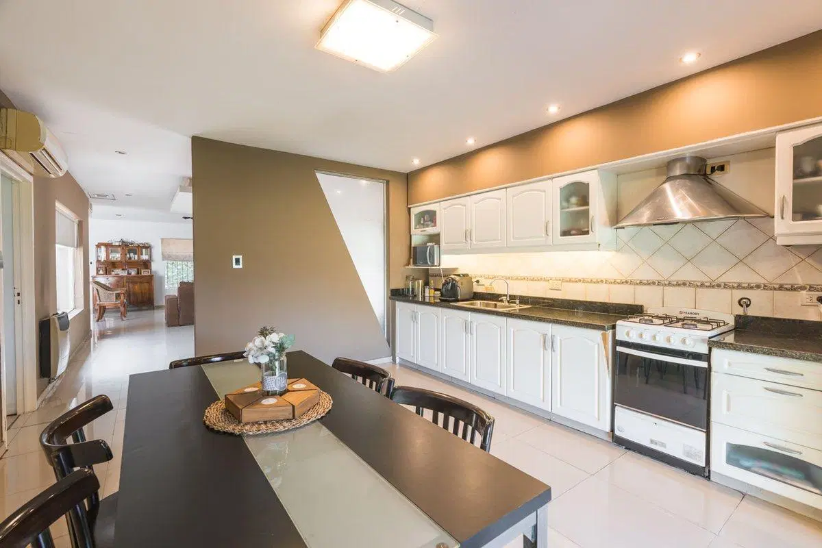 CASA EN VENTA EN SAN EDUARDO 3 DORMITORIOS PILETA 4