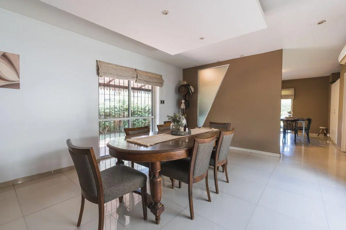 CASA EN VENTA EN SAN EDUARDO 3 DORMITORIOS PILETA 3