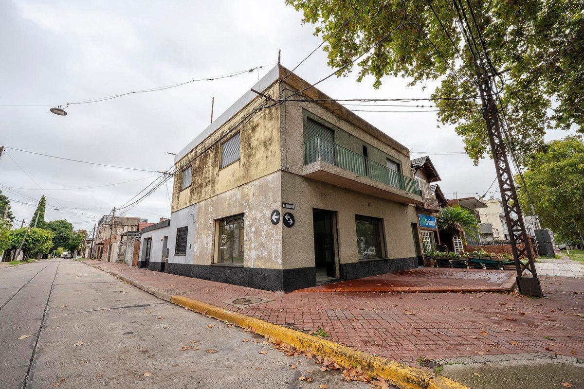ESQUINA EN VENTA EN LA FLORIDA BV. RONDEAU AL 4200