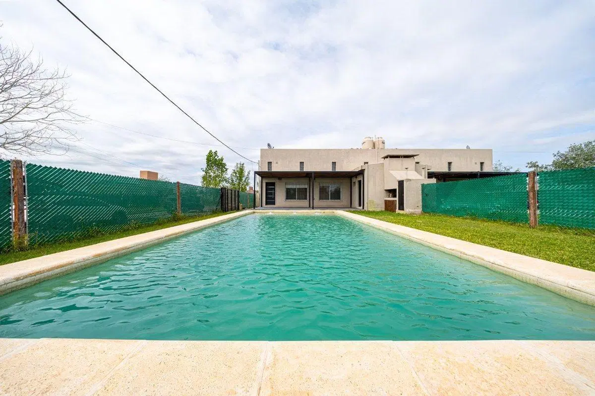 Casa en venta 2 dormitorios con pileta 2