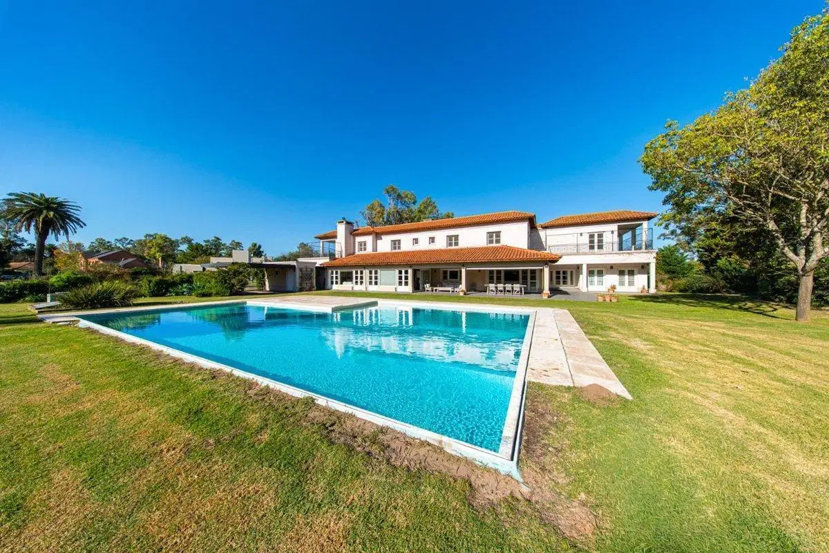 VENTA CASA 4  DORMITORIOS KENTUCKY CLUB DE CAMPO 3