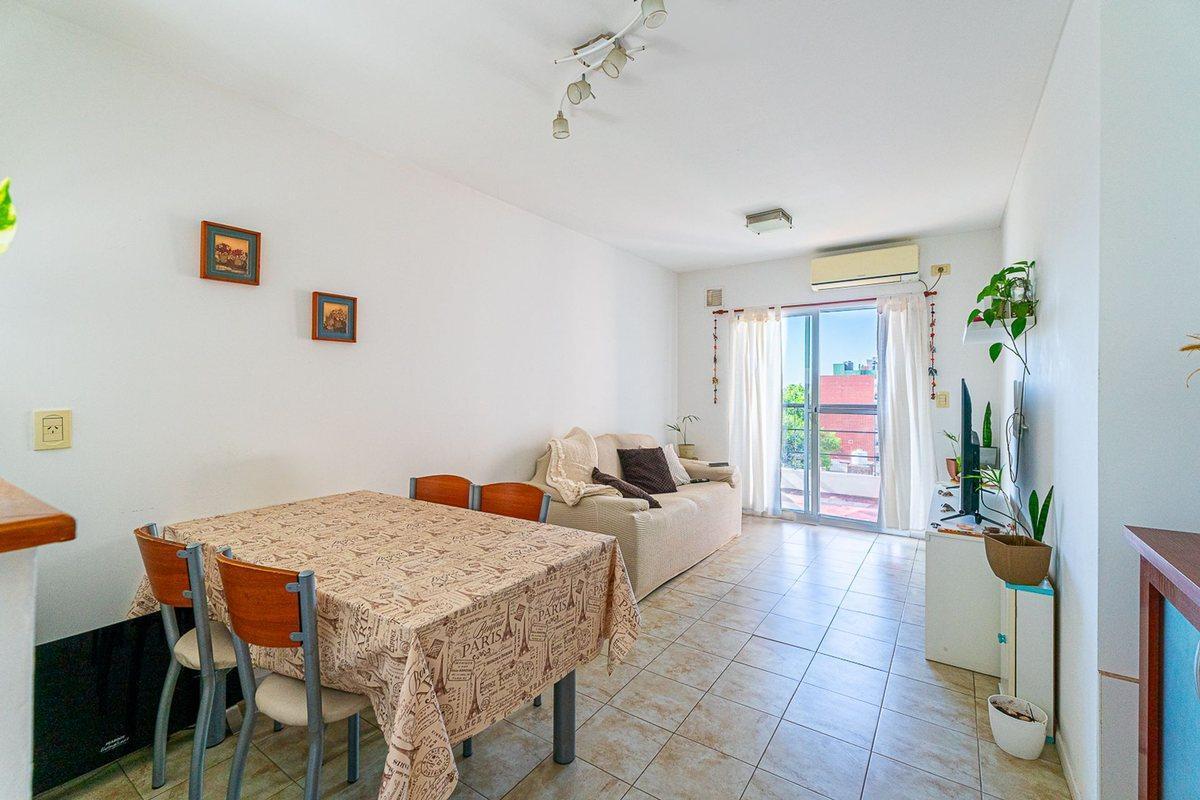 Venta departamento 1 dormitorio cochera Luis Agote