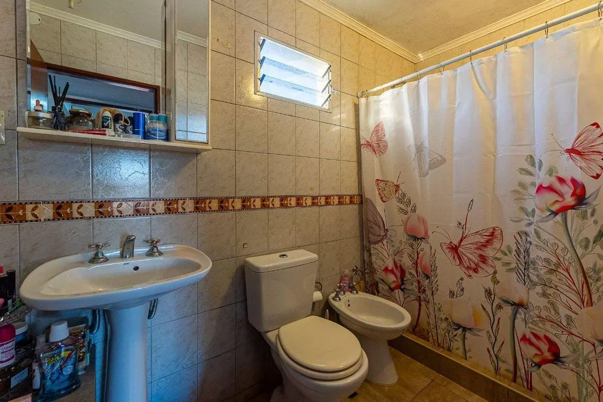 DEPARTAMENTO LOCAL GALPON EN VENTA EN BAIGORRIA 5