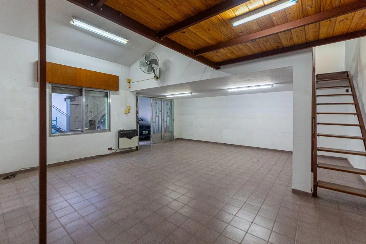 DEPARTAMENTO LOCAL GALPON EN VENTA EN BAIGORRIA 4