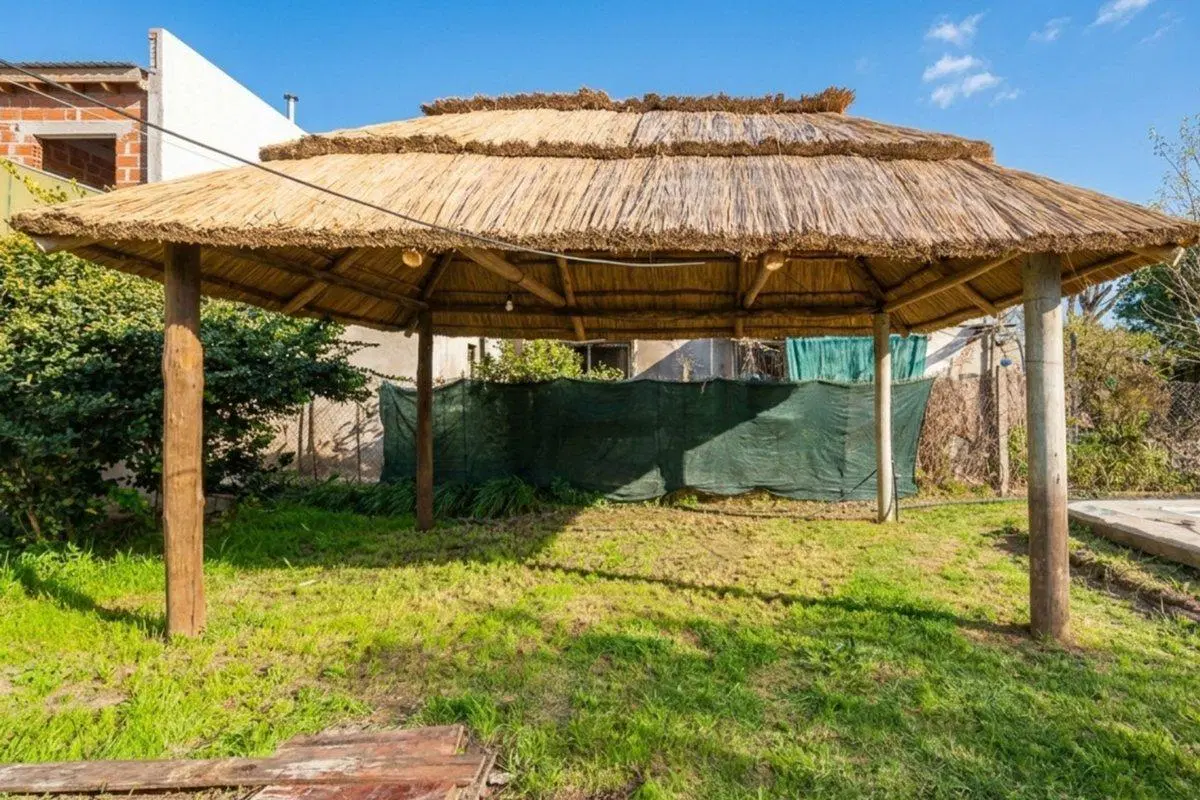 Casa en venta un domitorio con pileta La carolina 3