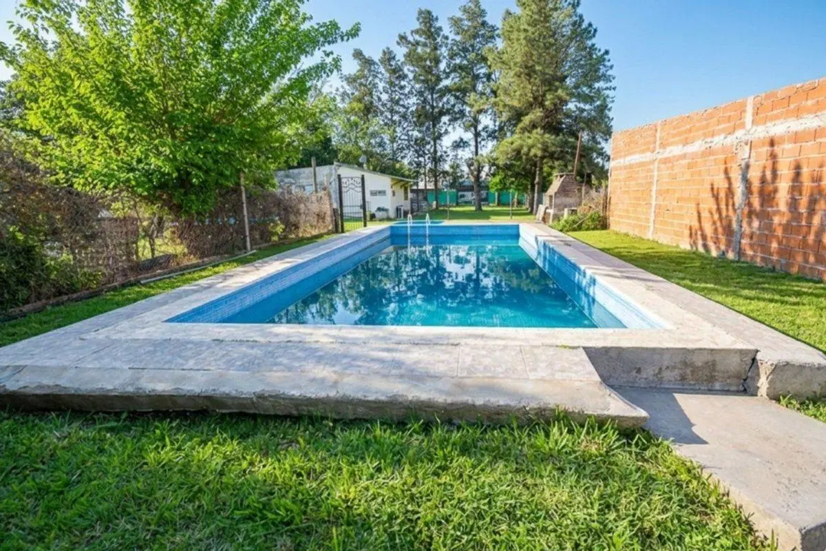 Casa en venta un domitorio con pileta La carolina 2