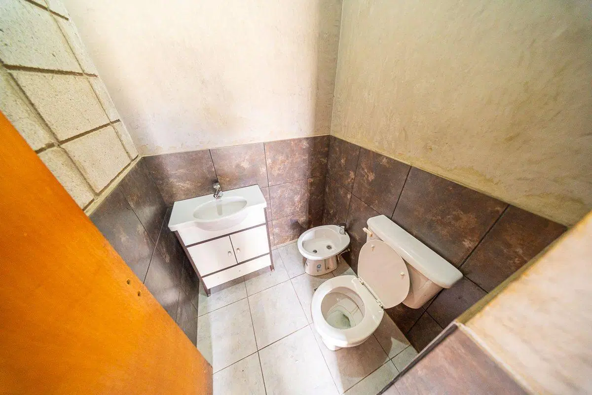 LOCAL VENTA PERMUTA BV OROÑO Y URIBURU ZONA SUR 5