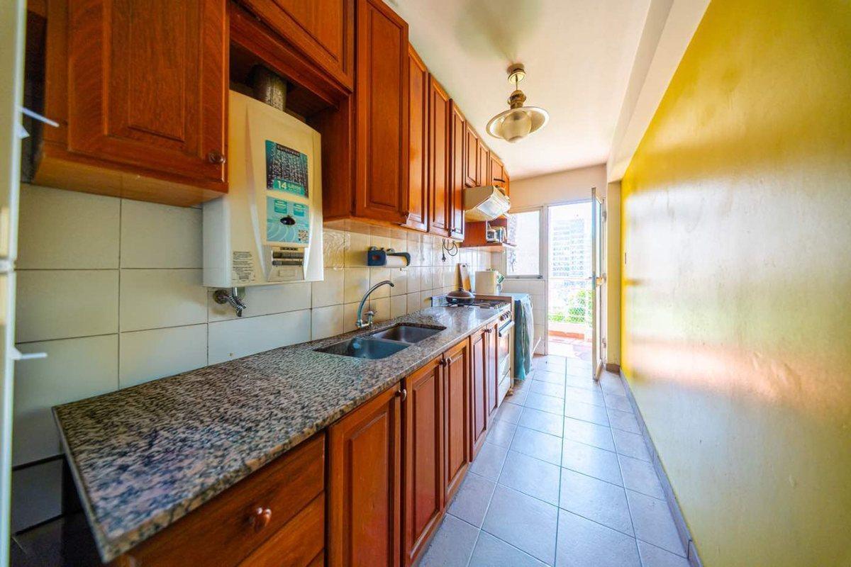 Foto de DEPARTAMENTO CON COCHERA EN VENTA 2 DORMITORIOS, imagen 2