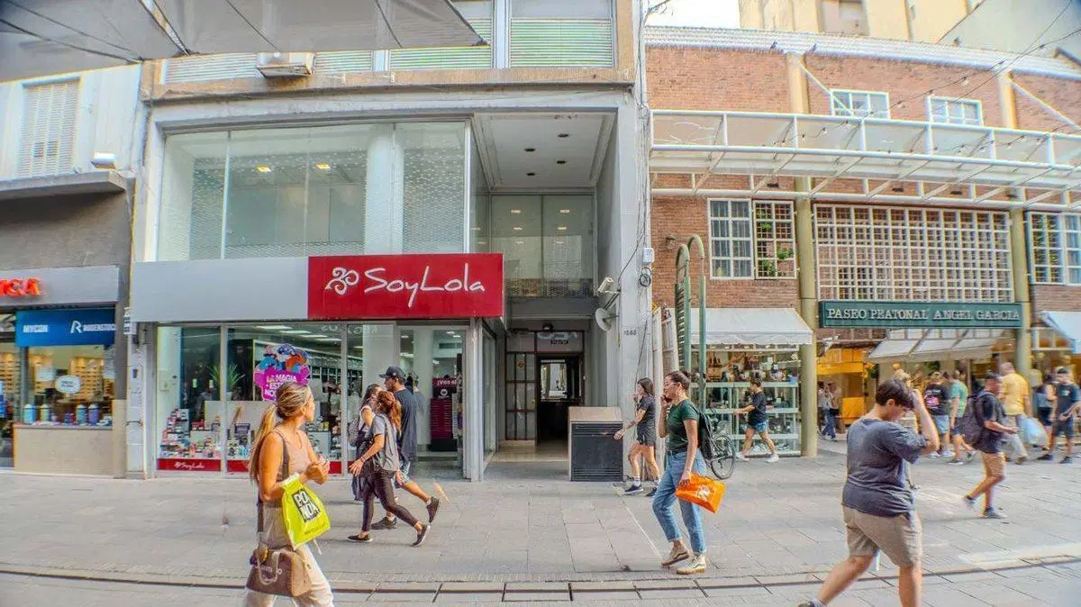 OFICINA EN VENTA EN PEATONAL CORDOBA AMUEBLADA 2