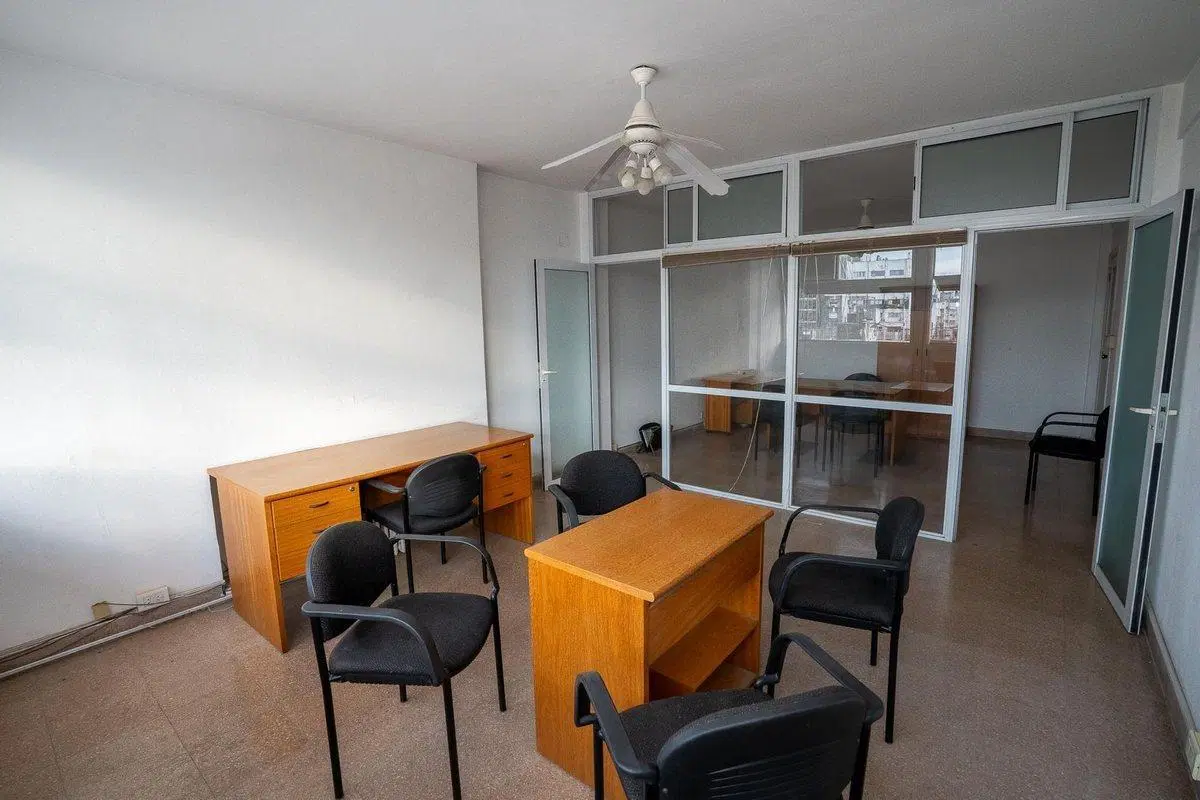 OFICINA EN VENTA EN PEATONAL CORDOBA AMUEBLADA 5
