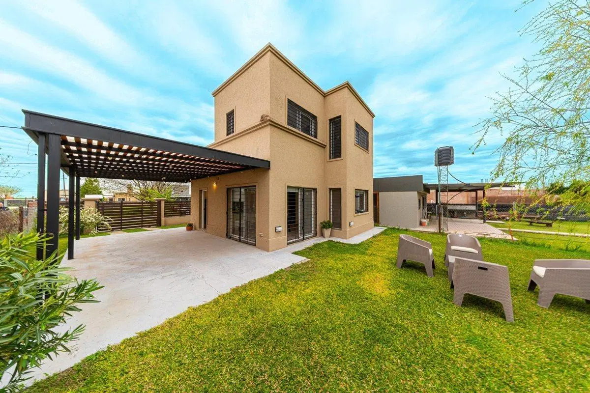 Casa en Venta  Roldan de 2 dormitorios con pileta 4