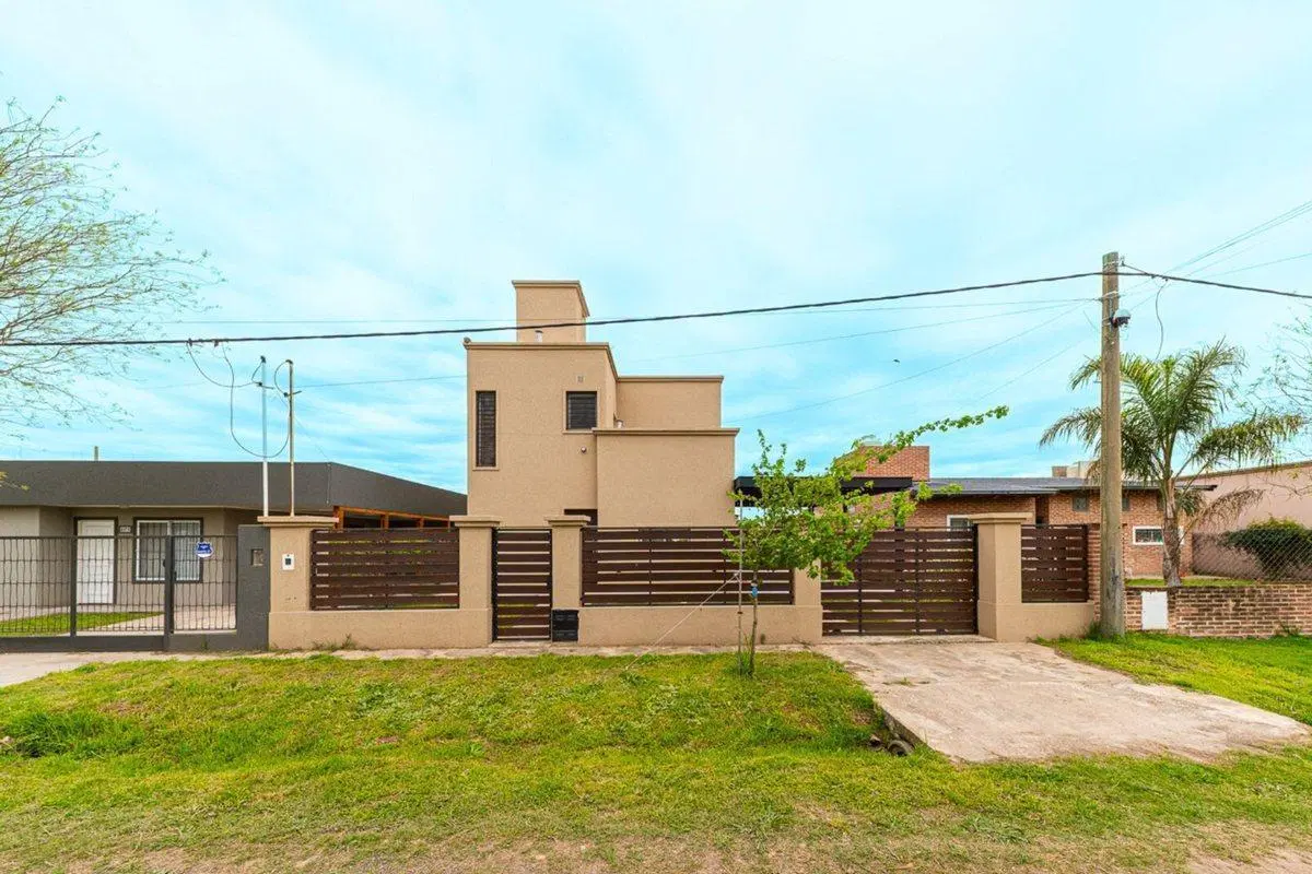 Casa en Venta  Roldan de 2 dormitorios con pileta 2