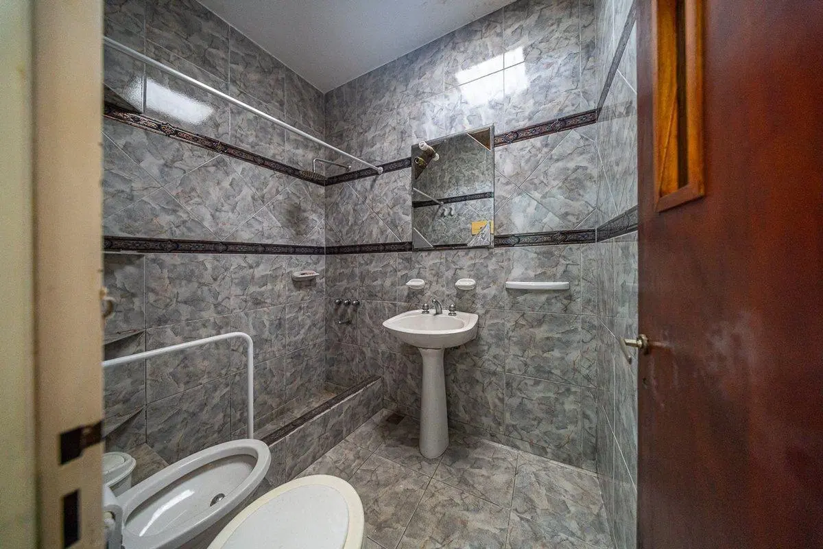 CASA EN VENTA 3 DORMITORIOS  ZONA SUR 5