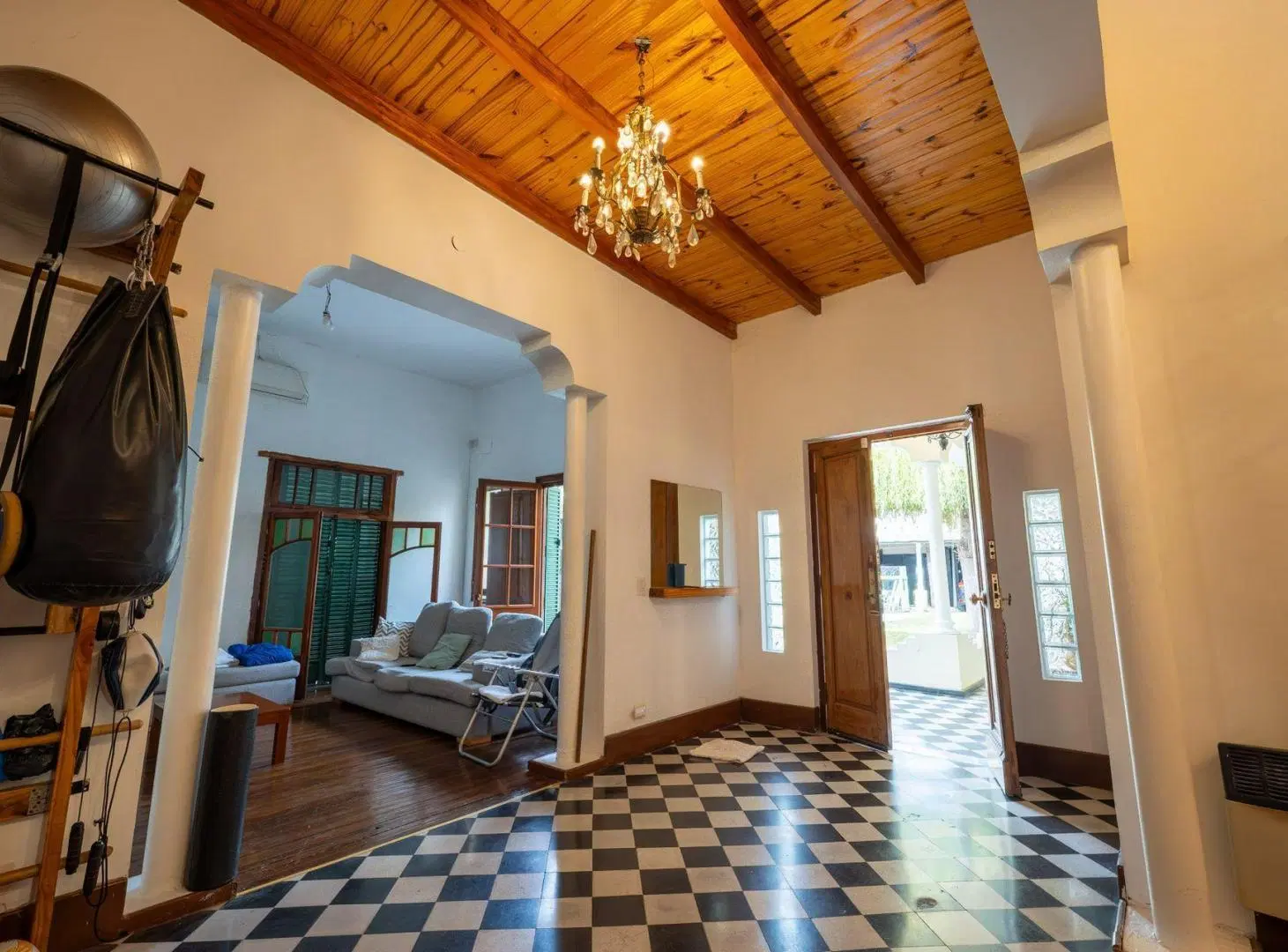 VENTA CASA 2 DORMITORIOS CON PILETA-BARRIO ALBERDI 5