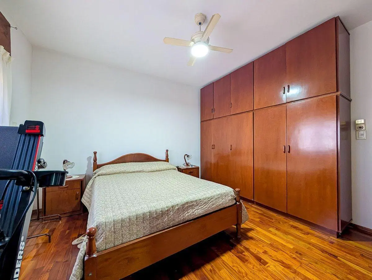 CASA EN VENTA P.A. 2 DORMITORIOS Y COCHERA 4