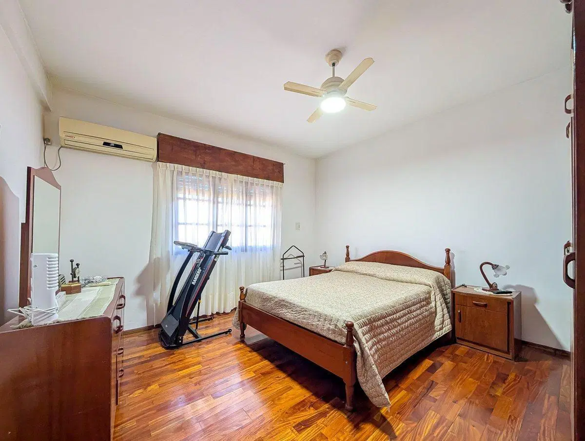 CASA EN VENTA P.A. 2 DORMITORIOS Y COCHERA 3
