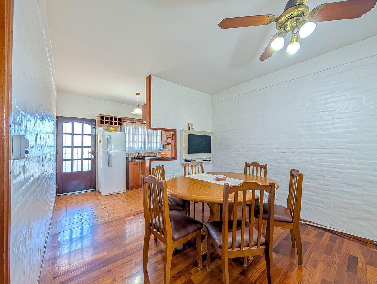 CASA EN VENTA P.A. 2 DORMITORIOS Y COCHERA