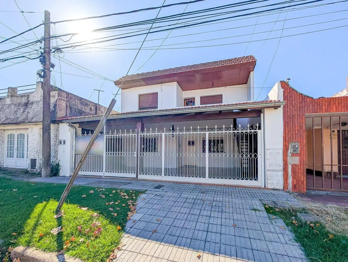 CASA EN VENTA PB Y PA LA FLORIDA COCHERA JARDIN 2