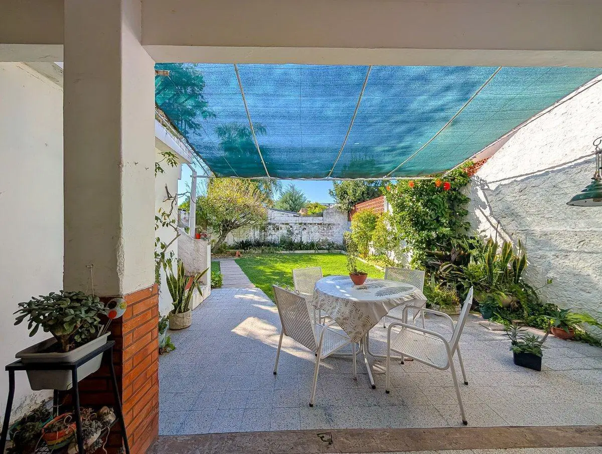 CASA EN VENTA PB Y PA LA FLORIDA COCHERA JARDIN 4