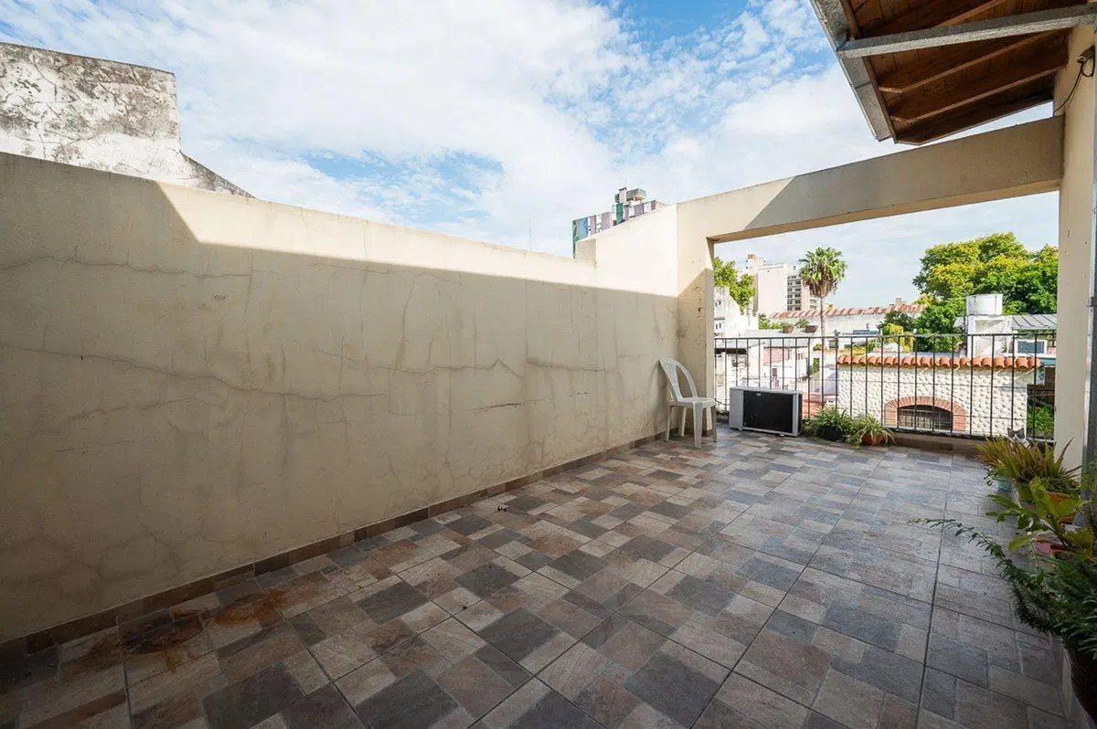Venta edificio con 3 departamentos y cochera 2