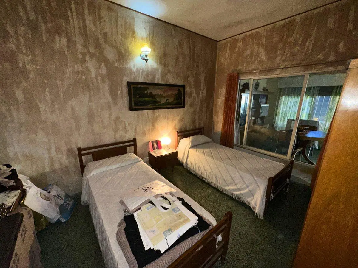 VENTA CASA 2 DORMITORIOS + DPTO 1 DORMITORIO 6 AMB 2