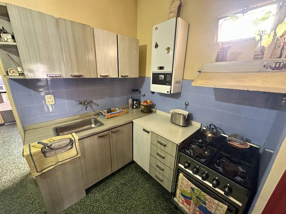 VENTA CASA 2 DORMITORIOS + DPTO 1 DORMITORIO 6 AMB 3