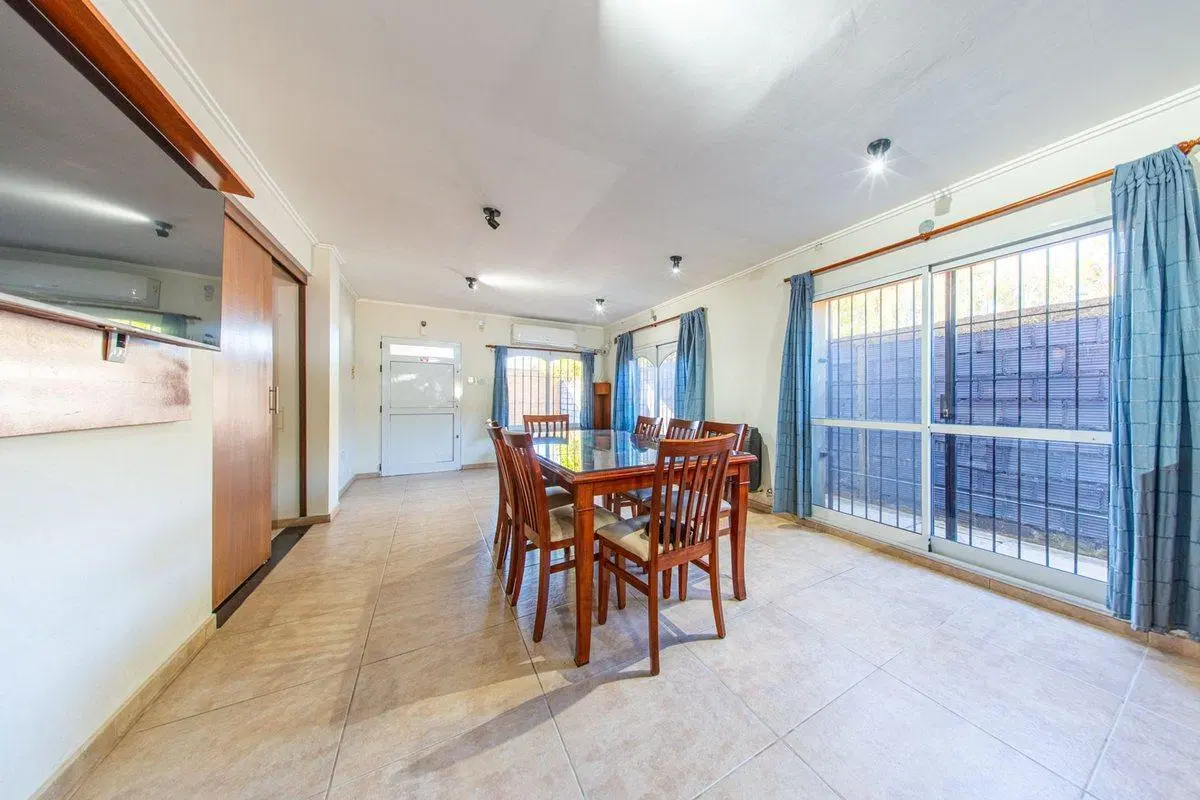 CASA VENTA CAPITAN BERMUDEZ 3 DORMITORIOS PILETA 3