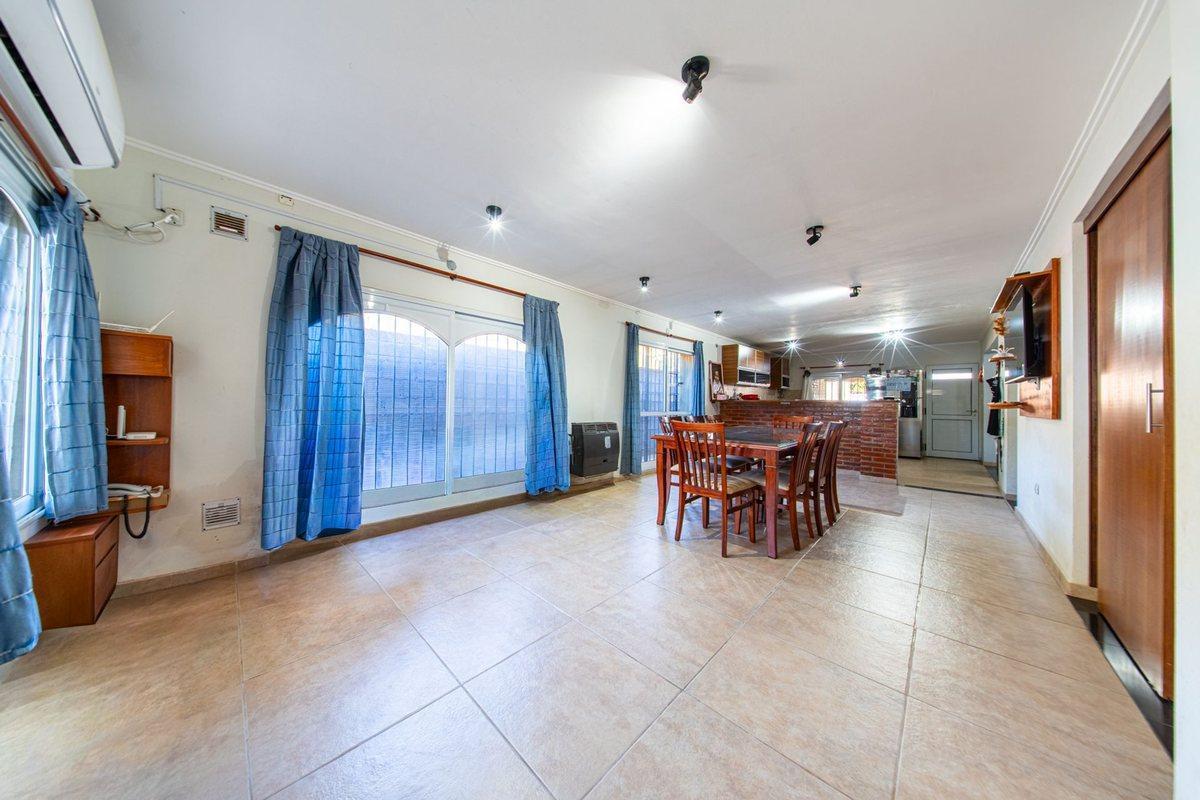 CASA VENTA CAPITAN BERMUDEZ 3 DORMITORIOS PILETA