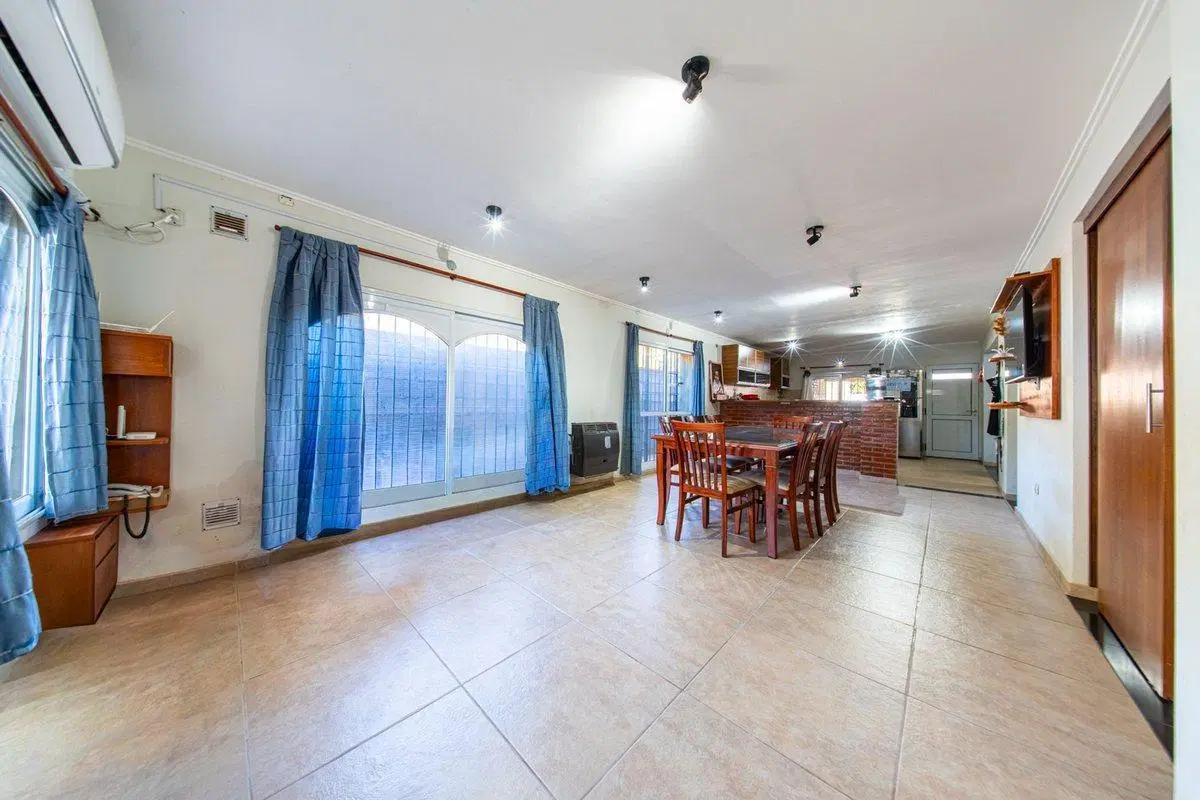 CASA VENTA CAPITAN BERMUDEZ 3 DORMITORIOS PILETA 4