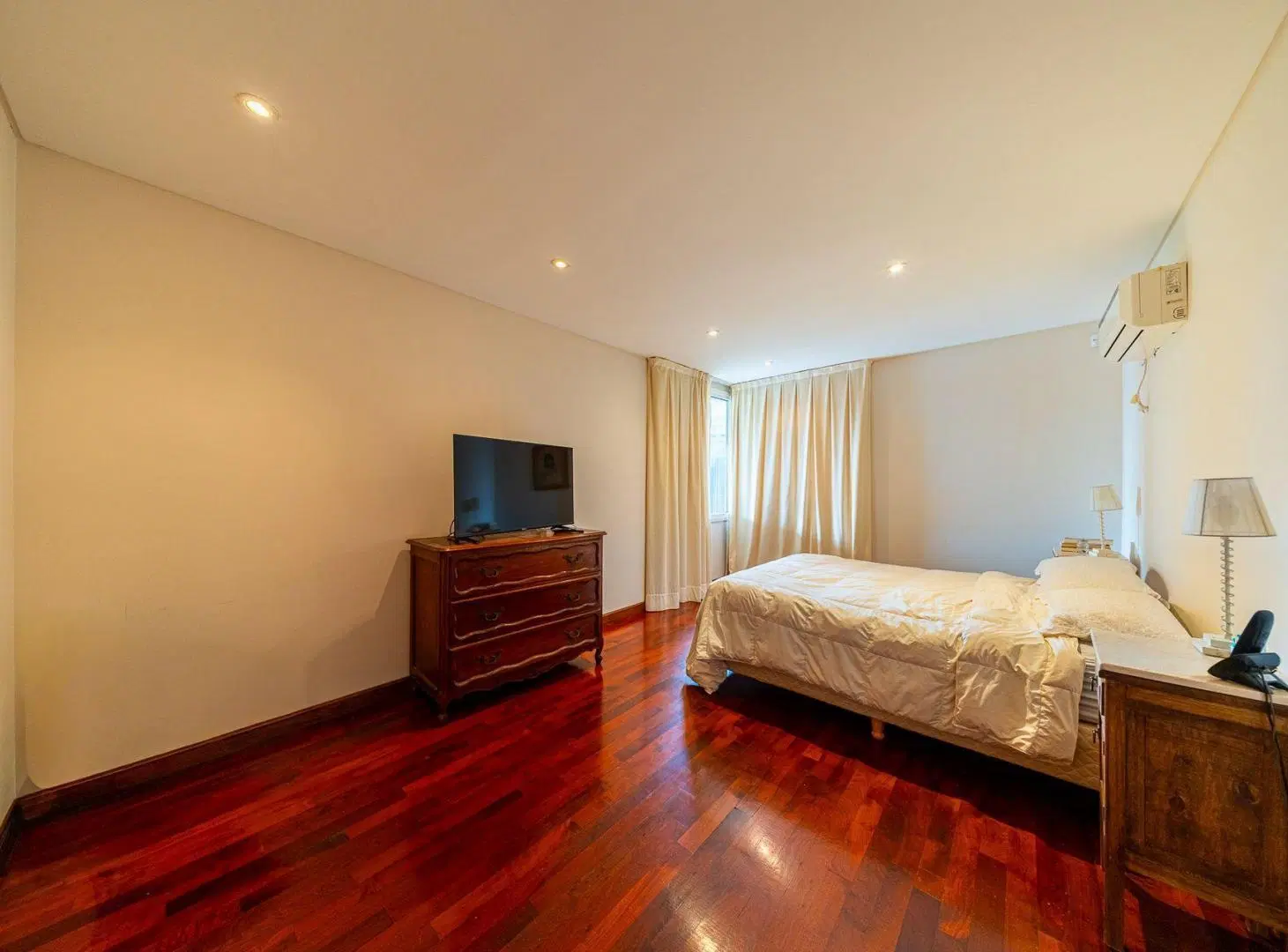 CASA EN VENTA KENTUCKY FUNES 4 DORMITORIOS PERMUTA 4