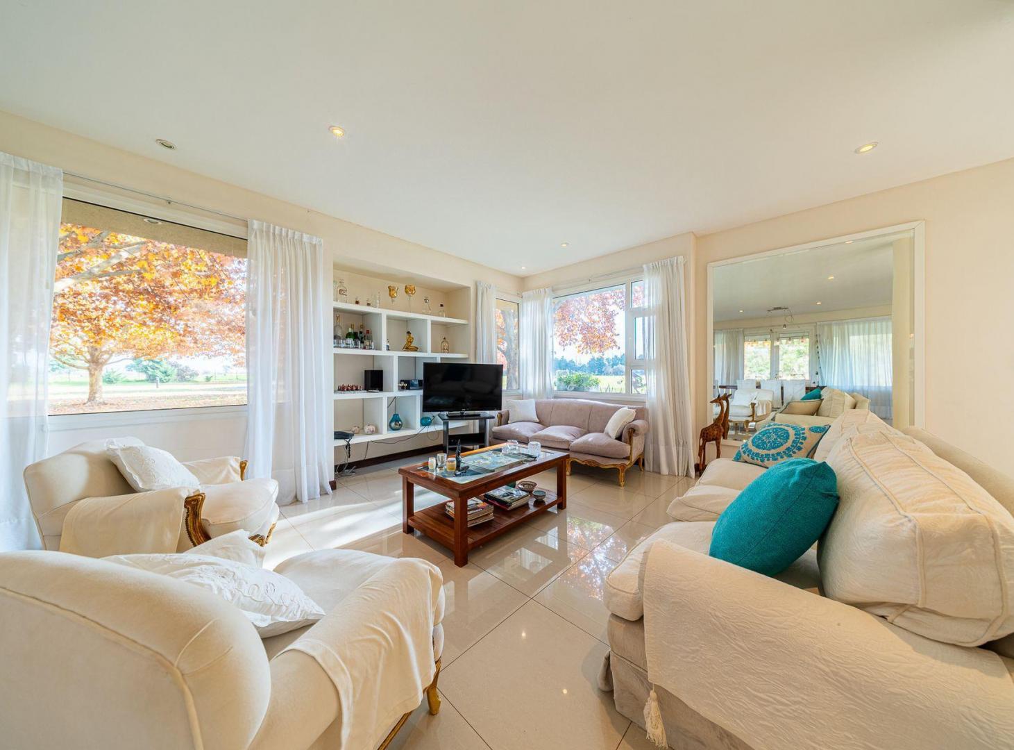 CASA EN VENTA KENTUCKY FUNES 4 DORMITORIOS PERMUTA