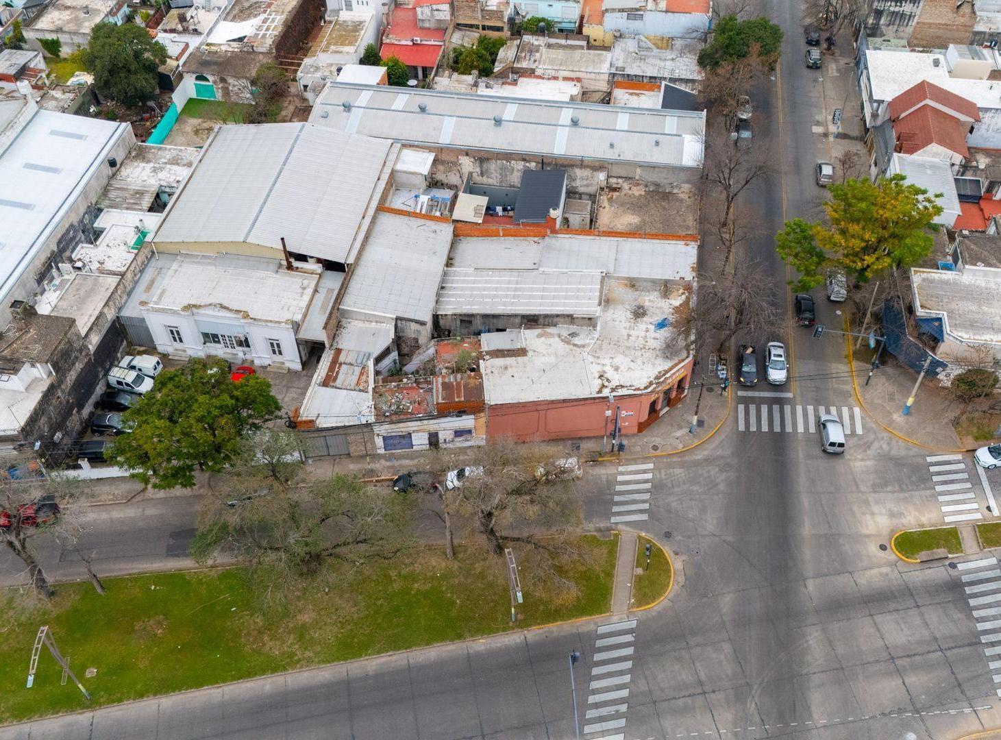 LOCAL COMERCIAL EN VENTA DE 730M2 -Av. Genova 1900
