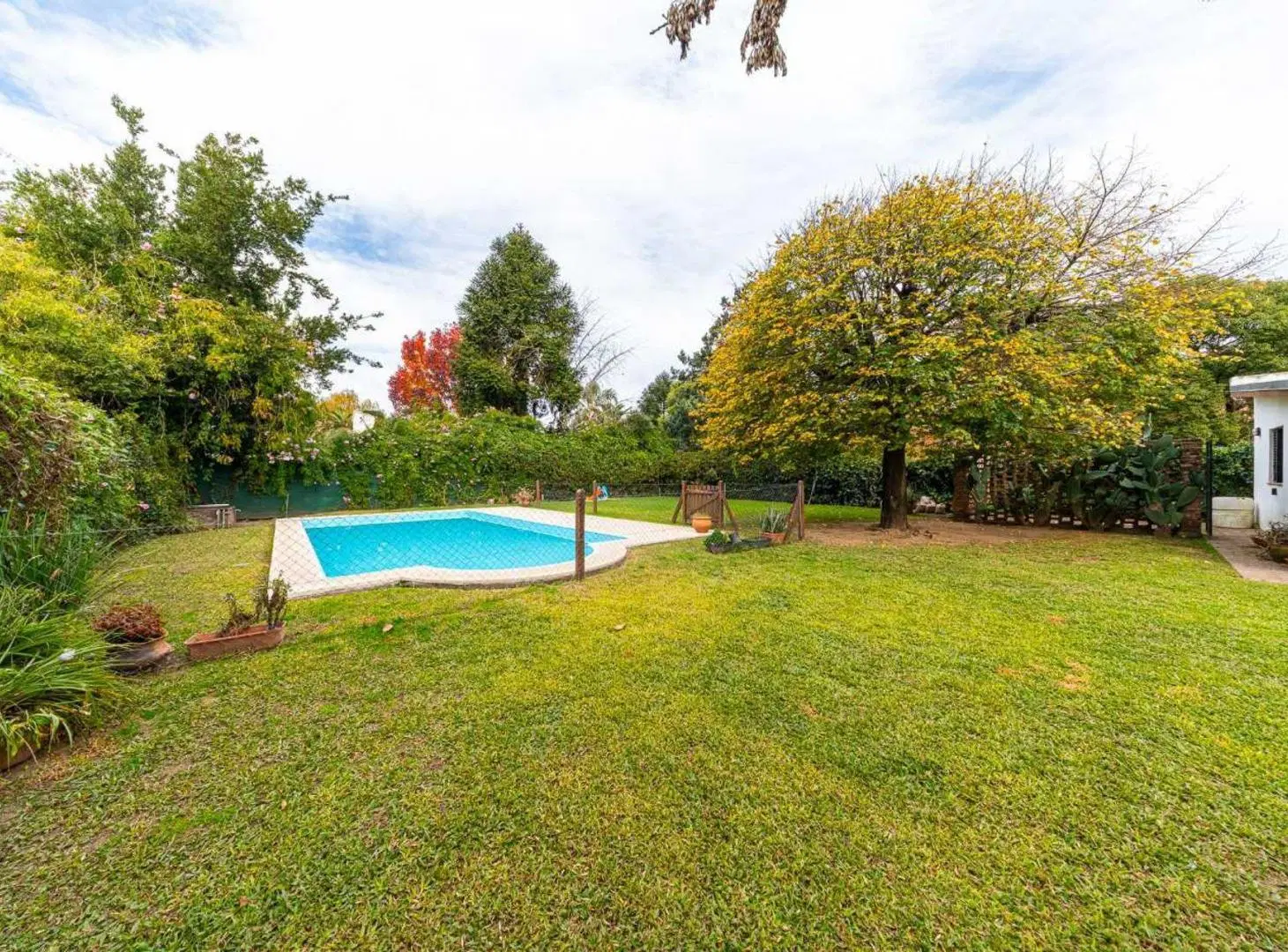 Casa en venta 3 dormitorios, jardín y pileta 2