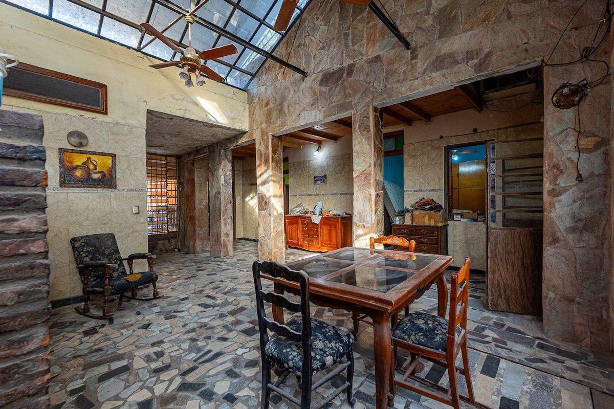 CASA EN VENTA 4 DORMITORIOS BARRIO LAS DELICIAS