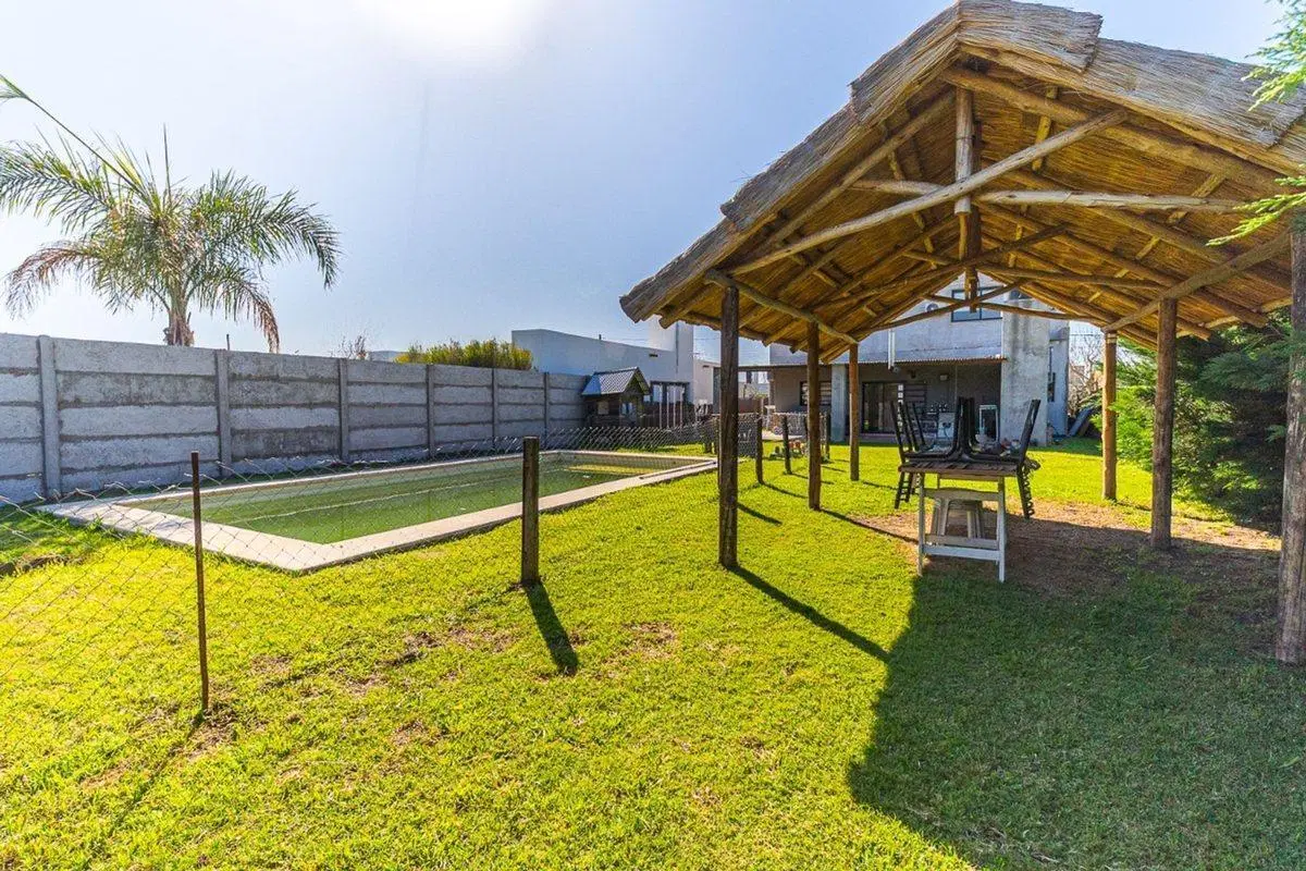 Casa en venta 3 dormitorios con pileta y cochera 3
