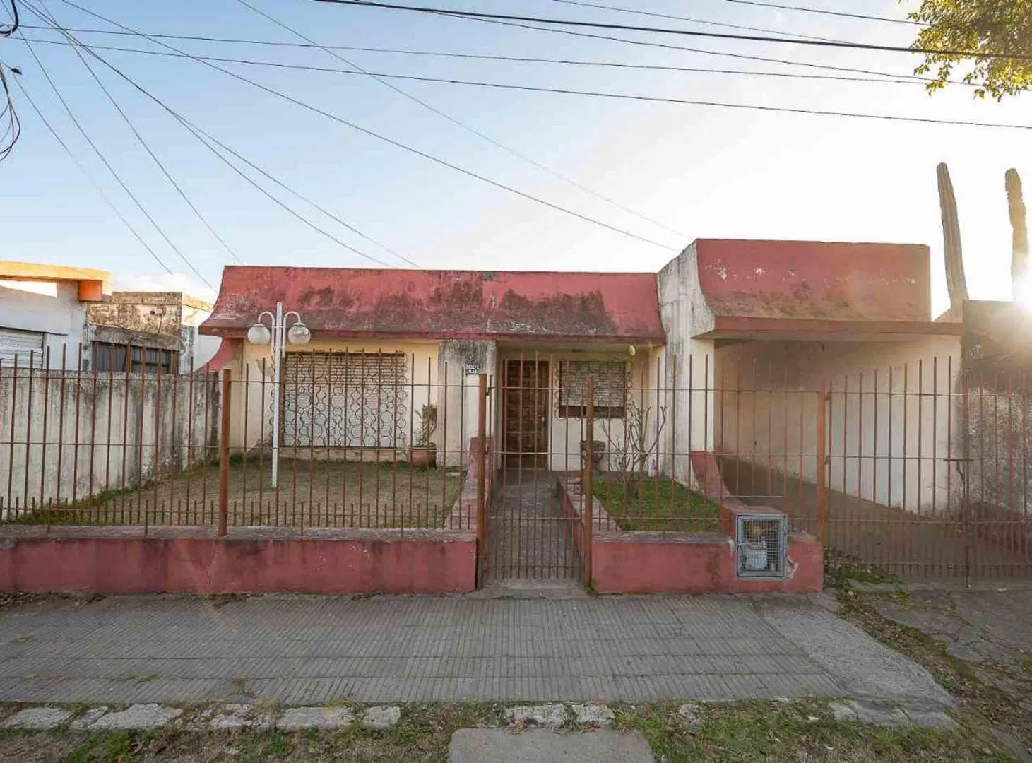 Casa en venta de 2 dormitorios a reciclar en F.L.B 4