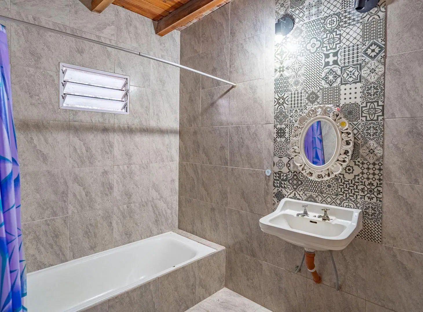 CASA EN VENTA CUATRO DORMITORIOS 8