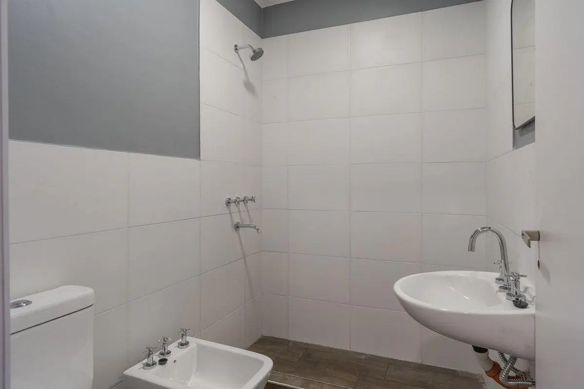 CASA EN VENTA BARRIO FISHERTON DOS DORMITORIOS 4