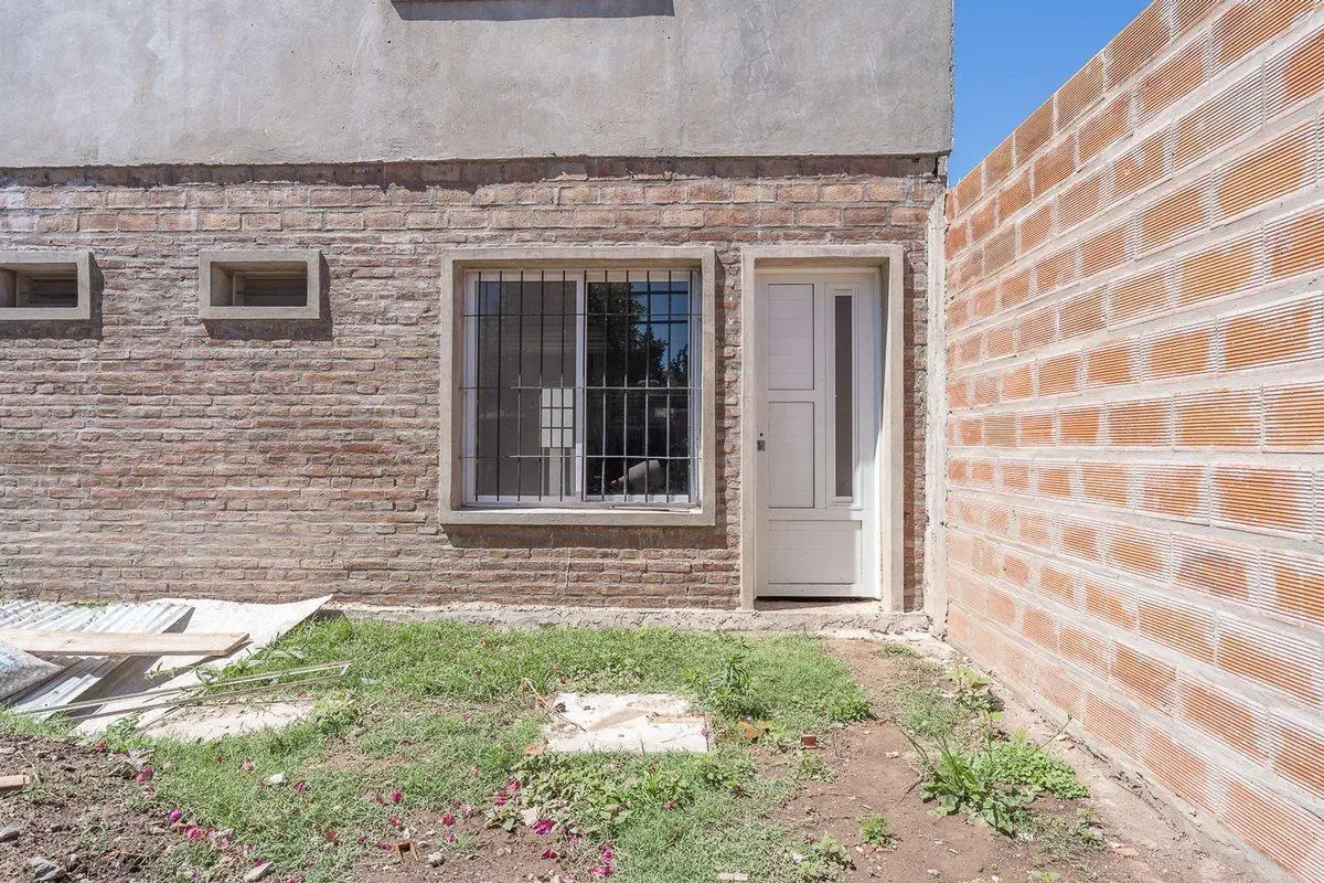 CASA EN VENTA BARRIO FISHERTON DOS DORMITORIOS 3