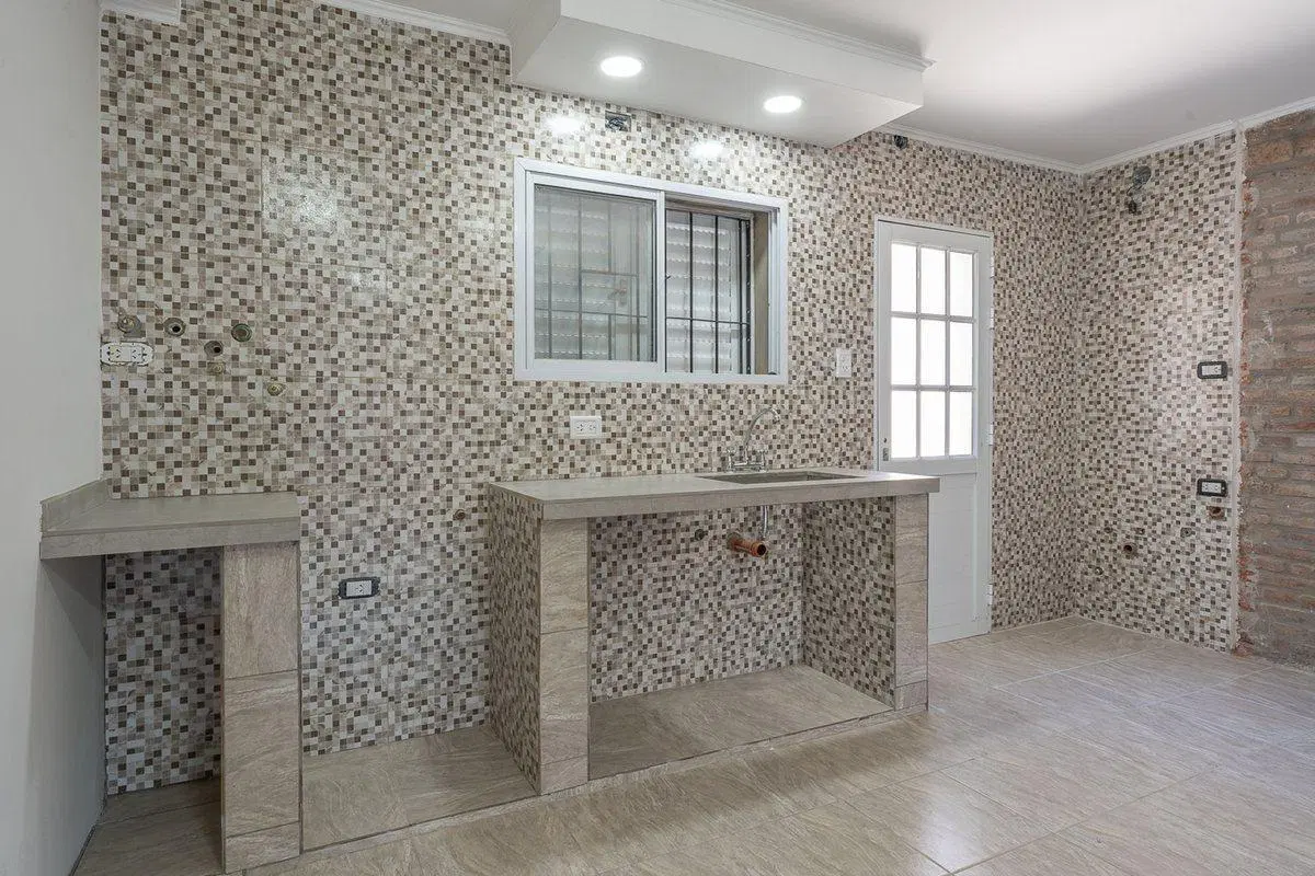 CASA EN VENTA BARRIO FISHERTON DOS DORMITORIOS 5
