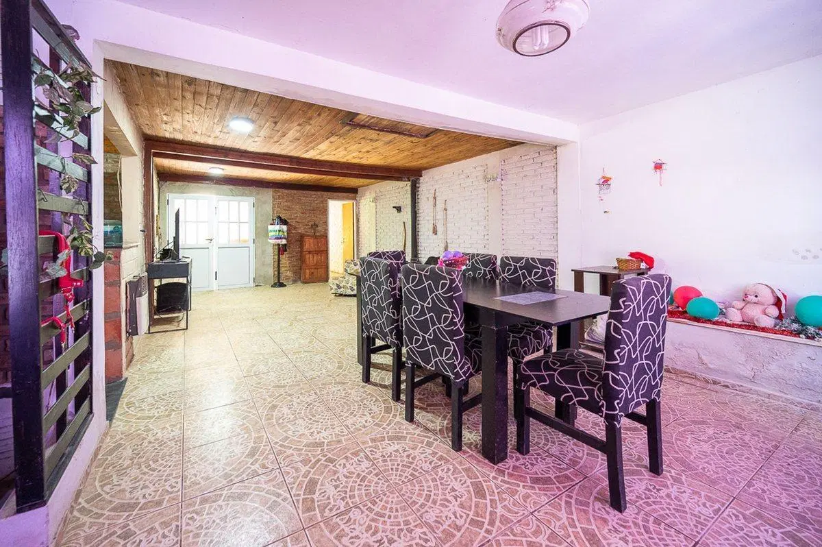 CASA EN VENTA 3 DORMITORIOS EN FUNES CON PILETA 2
