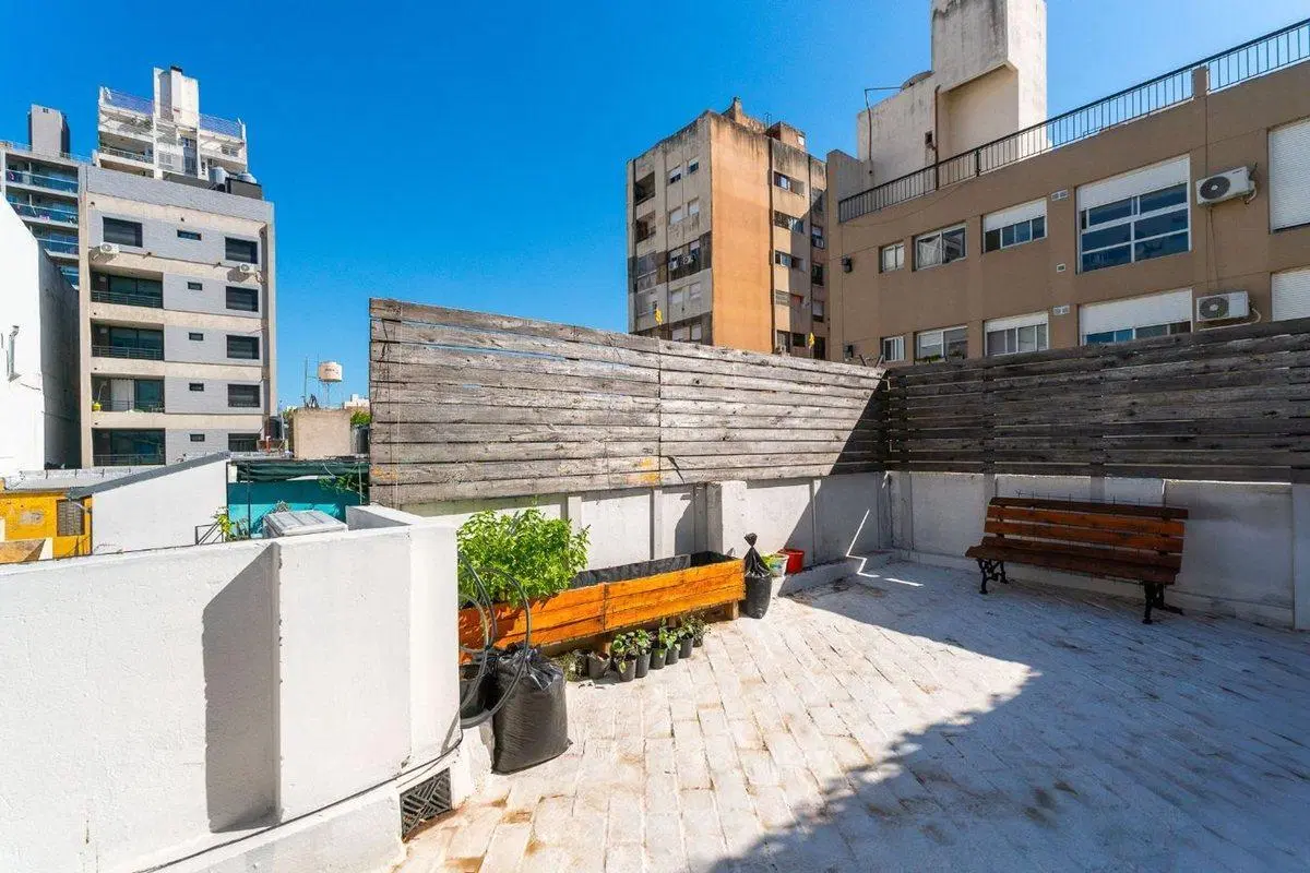 CASA DE PASILLO 2 DORMITORIOS Y COMODIN EN ABASTO 2