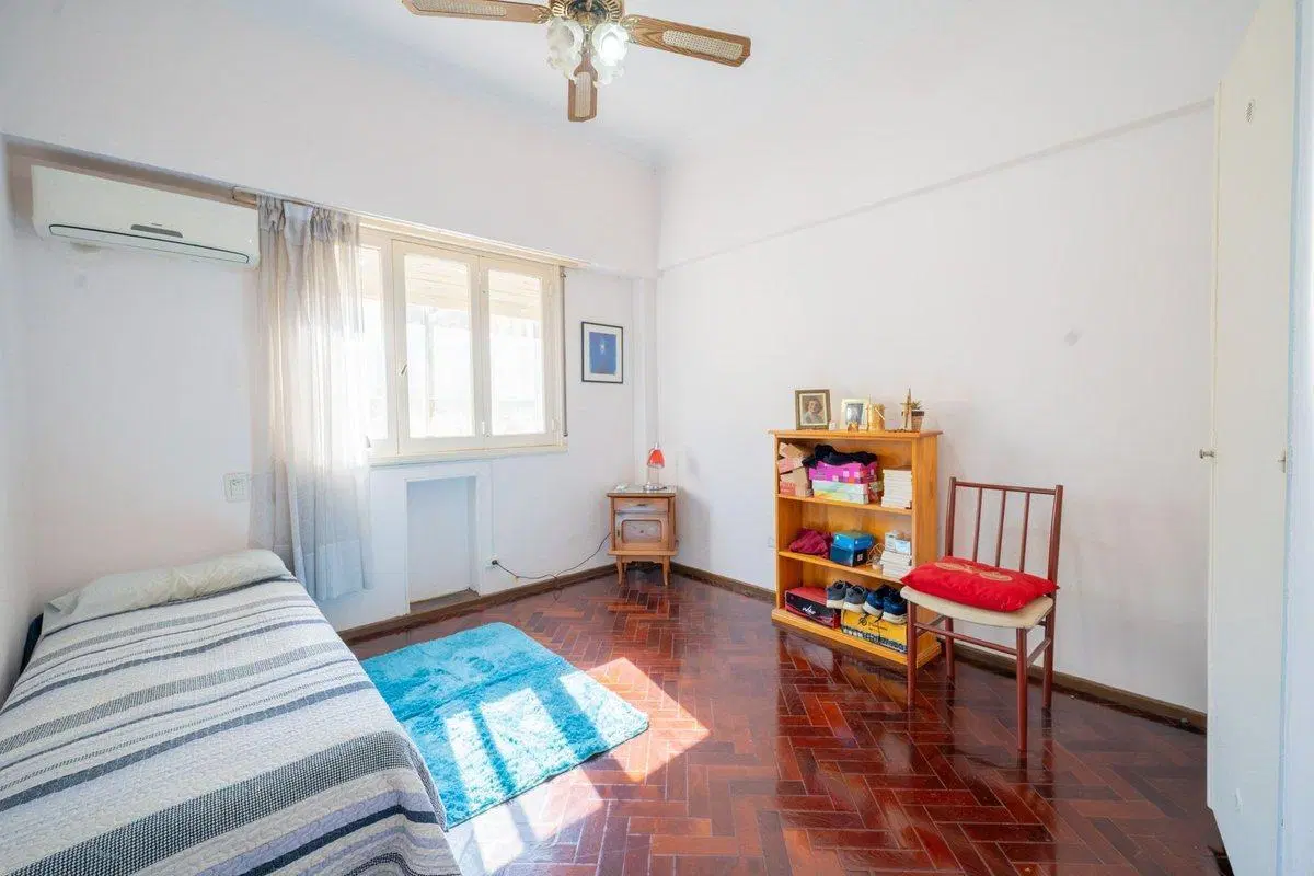 DEPARTAMENTO EN VENTA DE 2 DORMI + COMODÍN CENTRO 4
